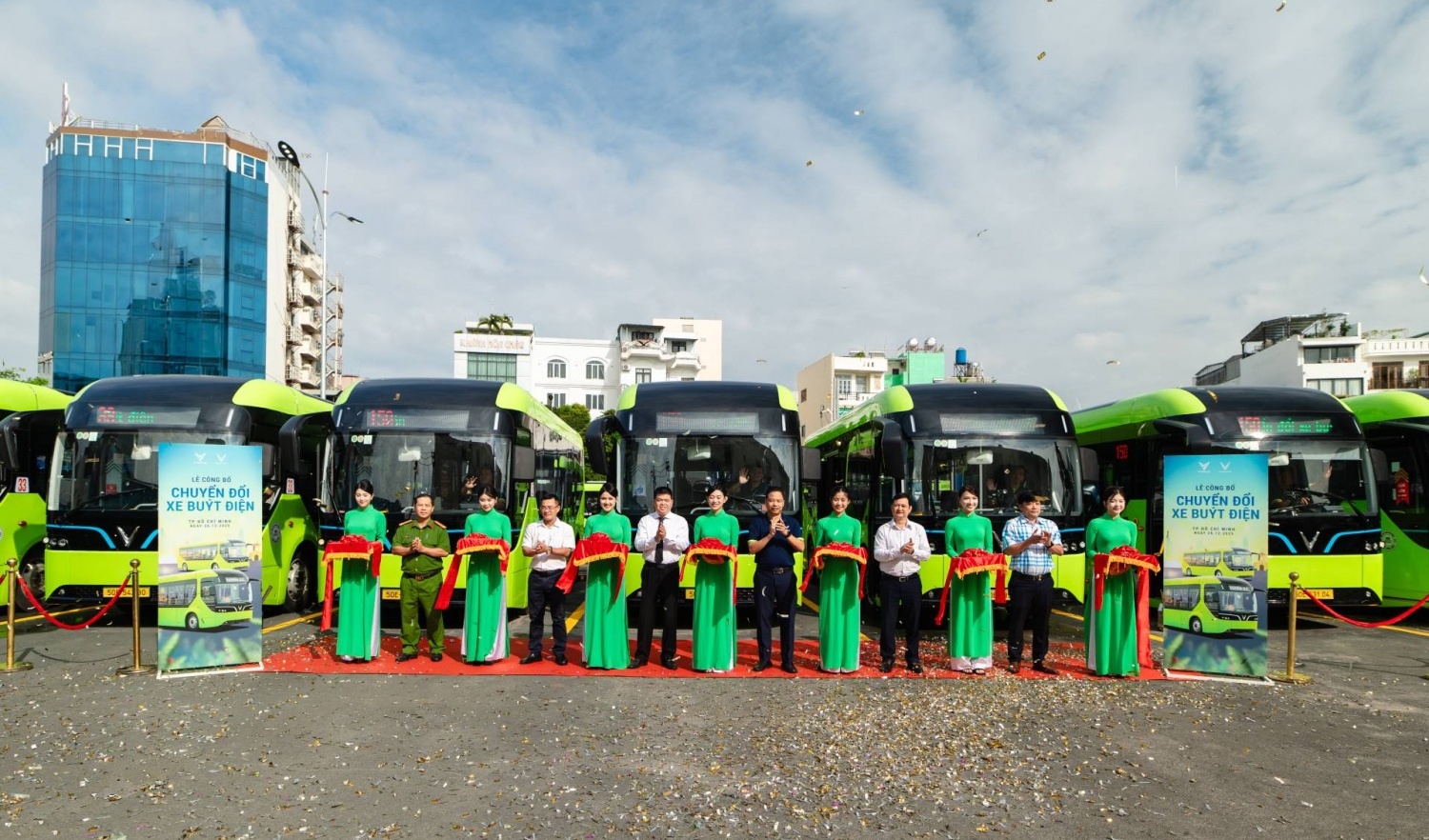 VinBus chính thức vận hành tuyến buýt điện 33 và 150 tại TP HCM