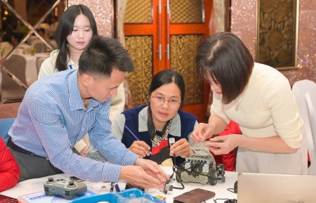 [VIDEO] Giáo viên khu vực phía Bắc tham gia tập huấn vận hành phòng STEM Innovation Petrovietnam