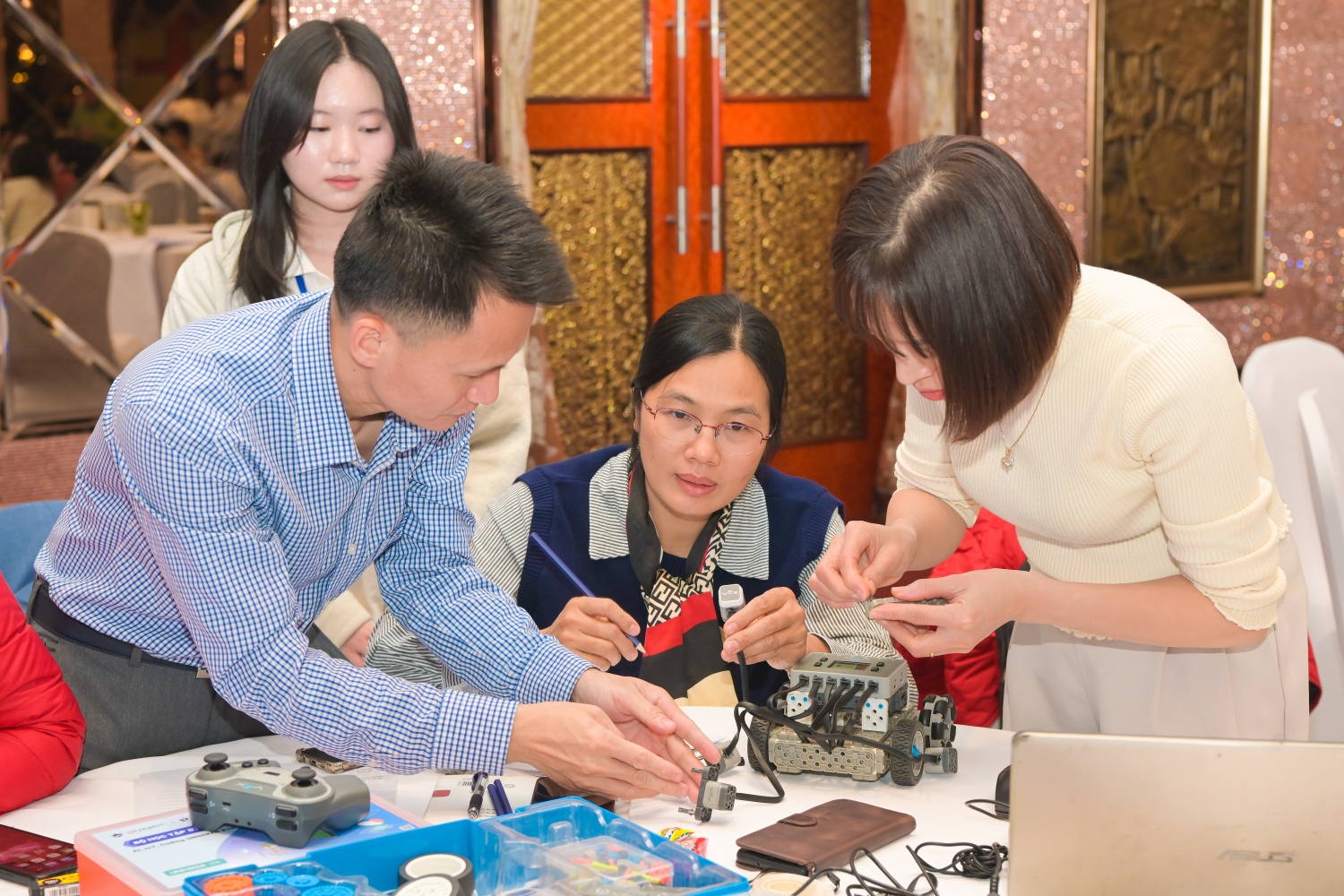 [Chùm ảnh] Giáo viên khu vực phía Bắc tham gia tập huấn vận hành phòng STEM Innovation Petrovietnam