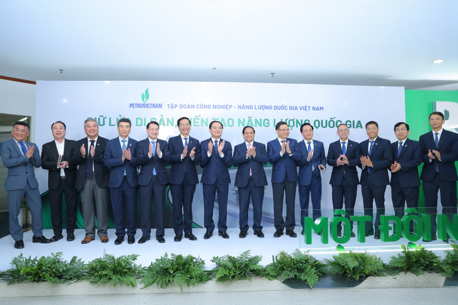 Thủ tướng Phạm Minh Chính: Petrovietnam đã nỗ lực vượt bậc, hành động quyết liệt, không ngừng đổi mới, đạt được nhiều kết quả quan trọng Thủ tướng Phạm Minh Chính: Petrovietnam đã nỗ lực vượt bậc, hành động quyết liệt, không ngừng đổi mới, đạt được nhiều kết quả quan trọng