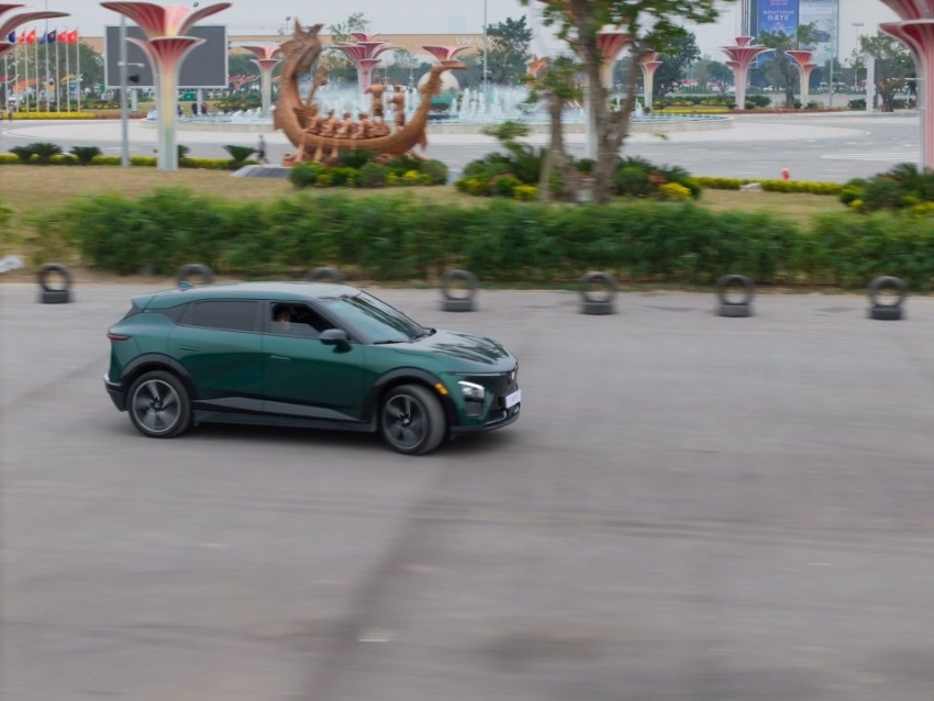 Khách hàng Việt ấn tượng với hệ sinh thái xanh toàn diện của VinFast tại Vietnam Mobility Show 2025