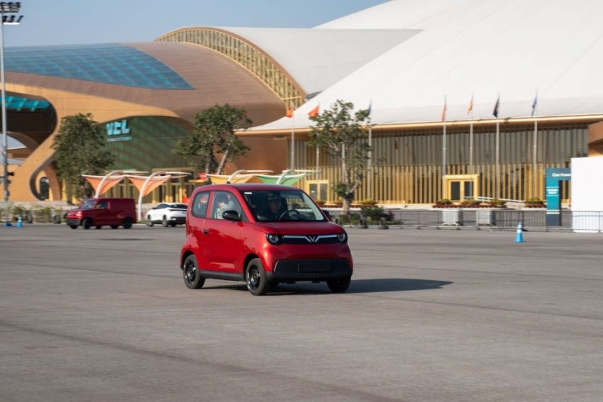 Khách hàng Việt ấn tượng với hệ sinh thái xanh toàn diện của VinFast tại Vietnam Mobility Show 2025