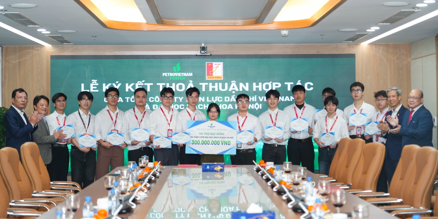 PV Power trao 15 suất học bổng cho các em sinh viên Đại học Bách khoa Hà Nội