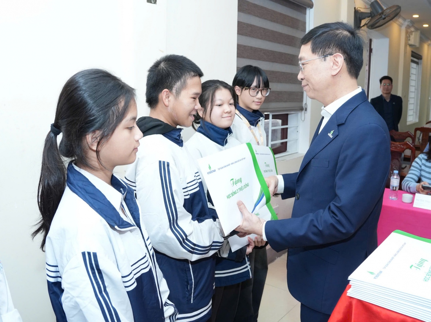 [Chùm ảnh] Petrovietnam khánh thành 3 phòng STEM tại Nghệ An và Hà Tĩnh