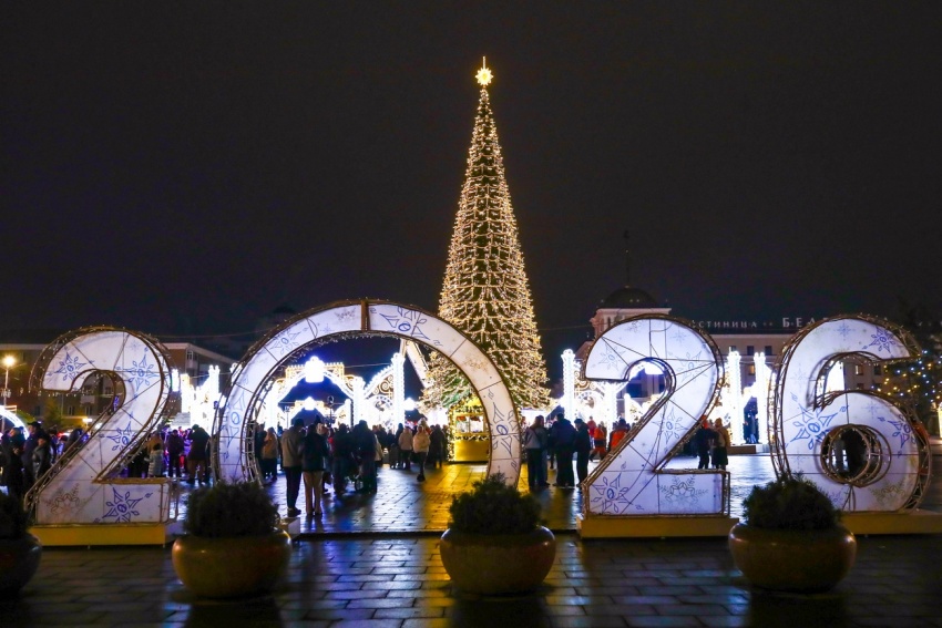 Không khí ấm áp chào đón năm mới tại Nga và Trung Quốc