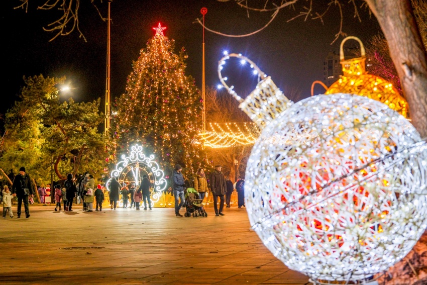 Không khí ấm áp chào đón năm mới tại Nga và Trung Quốc