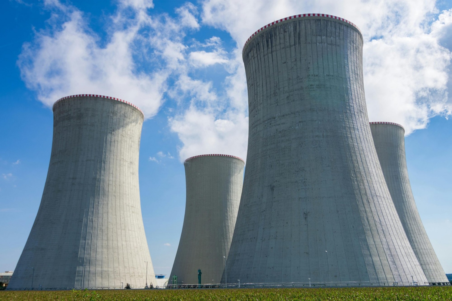 Điện hạt nhân được kỳ vọng sẽ hỗ trợ Việt Nam đạt được các mục tiêu về an ninh năng lượng và trung hòa carbon. Điện hạt nhân được kỳ vọng sẽ hỗ trợ Việt Nam đạt được các mục tiêu về an ninh năng lượng và trung hòa carbon.