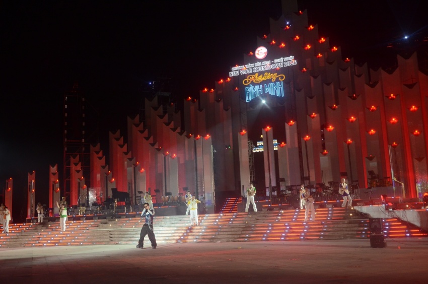 Rực rỡ đêm nghệ thuật “Khơi sóng bình minh” chào đón năm mới 2026