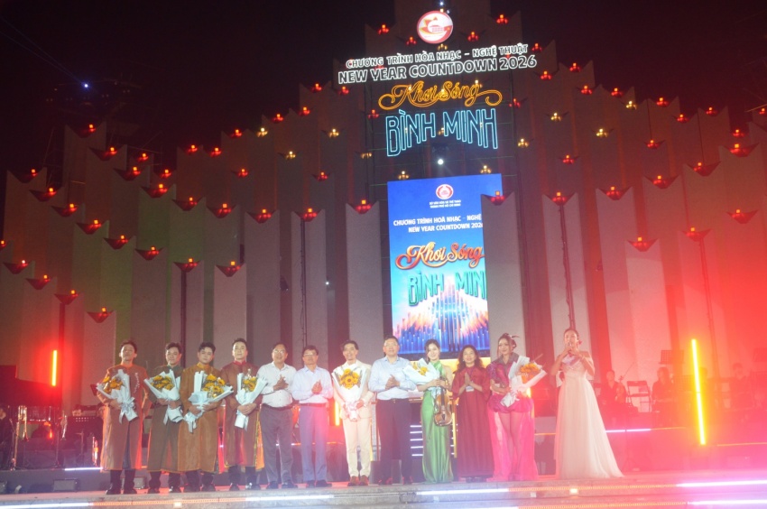Rực rỡ đêm nghệ thuật “Khơi sóng bình minh” chào đón năm mới 2026
