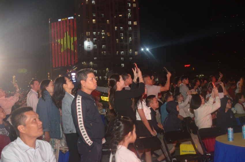 Rực rỡ đêm nghệ thuật “Khơi sóng bình minh” chào đón năm mới 2026