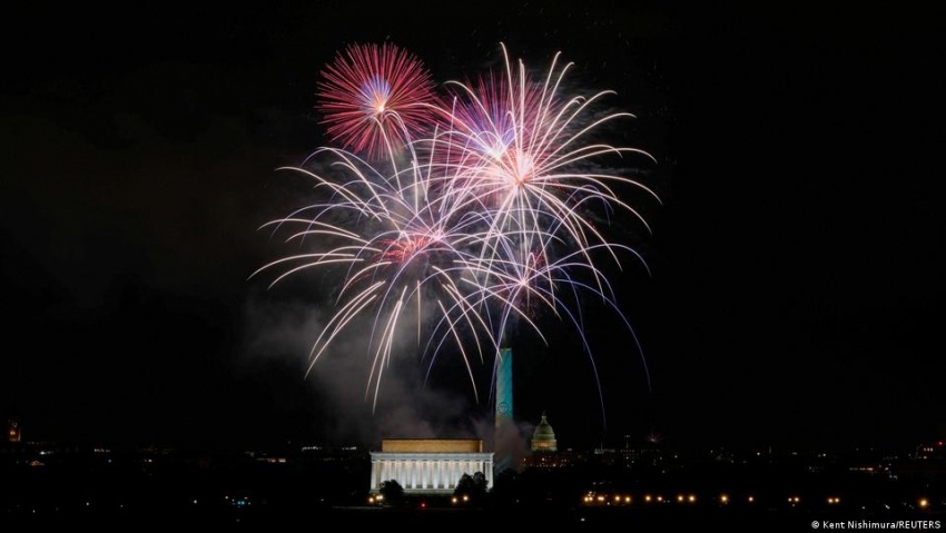 Thế giới rực rỡ trong khoảnh khắc bước sang năm 2026