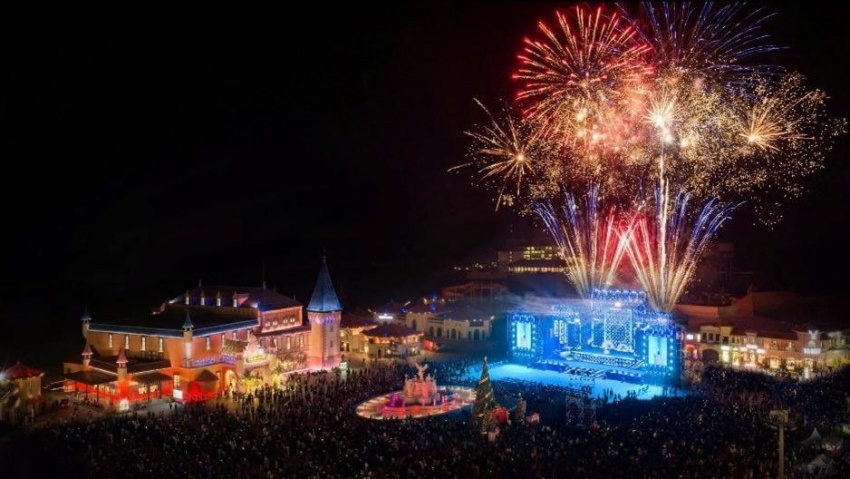 'Vũ trụ Vin' hóa 'thánh địa countdown', đón gần 1 triệu người trong đại tiệc chào năm mới 2025