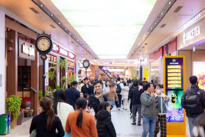 'Vũ trụ Vin' hóa 'thánh địa countdown', đón gần 1 triệu người trong đại tiệc chào năm mới 2025