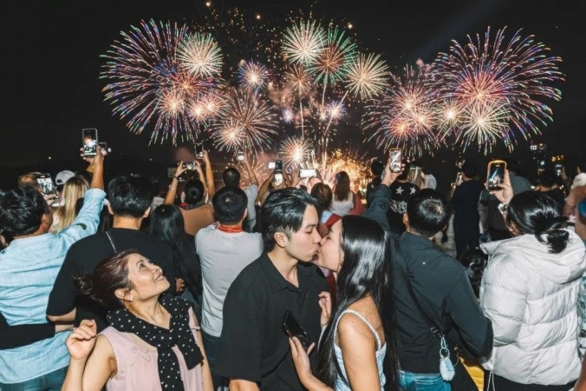 'Vũ trụ Vin' hóa 'thánh địa countdown', đón gần 1 triệu người trong đại tiệc chào năm mới 2025