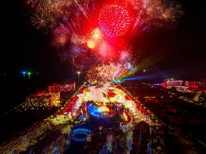 'Vũ trụ Vin' hóa 'thánh địa countdown', đón gần 1 triệu người trong đại tiệc chào năm mới 2025