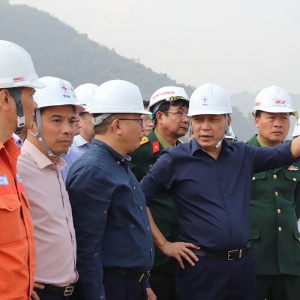 Dấu ấn trên những công trình điện “vươn khơi - vượt núi - băng rừng”