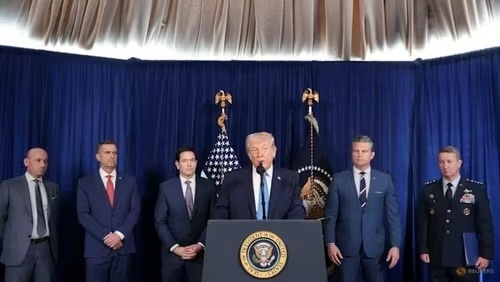 Tổng thống Mỹ Donald Trump tổ chức họp báo tại khu nghỉ dưỡng Mar-a-Lago ở Palm Beach, bang Florida, Mỹ, ngày 3-1. Tổng thống Mỹ Donald Trump tổ chức họp báo tại khu nghỉ dưỡng Mar-a-Lago ở Palm Beach, bang Florida, Mỹ, ngày 3-1.