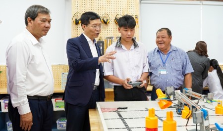 Khánh thành phòng STEM - Động lực đổi mới dạy và học tại Trường THPT Phạm Hùng (Vĩnh Long)