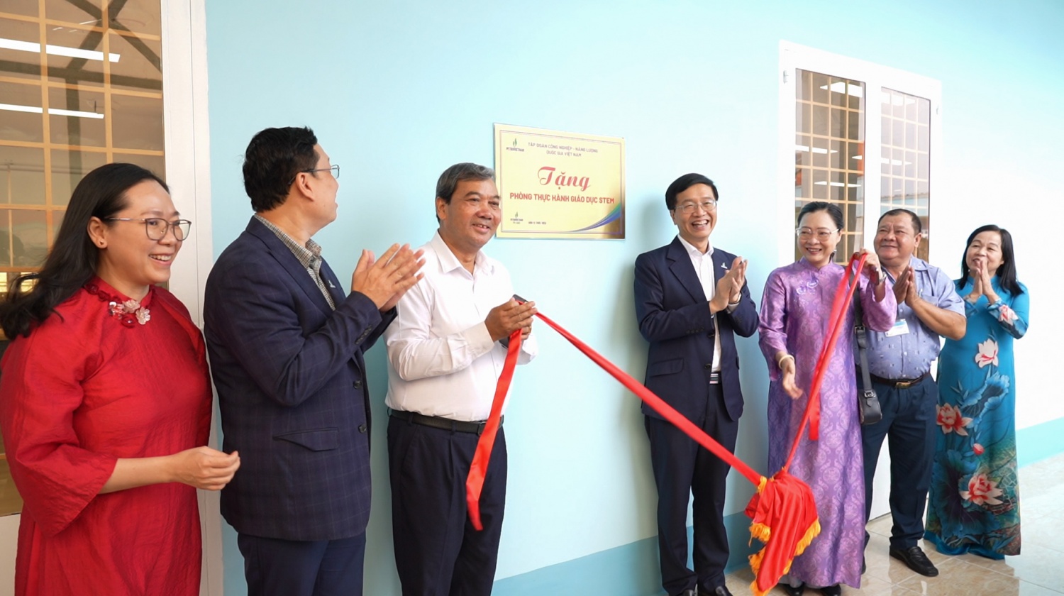 Khánh thành phòng STEM - Động lực đổi mới dạy và học tại Trường THPT Phạm Hùng (Vĩnh Long)