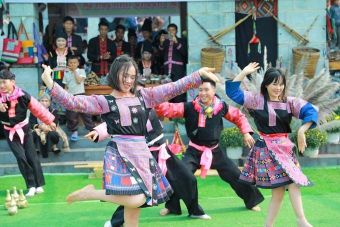 Vui “Tết bản làng” tại Làng Văn hóa - Du lịch các dân tộc Việt Nam