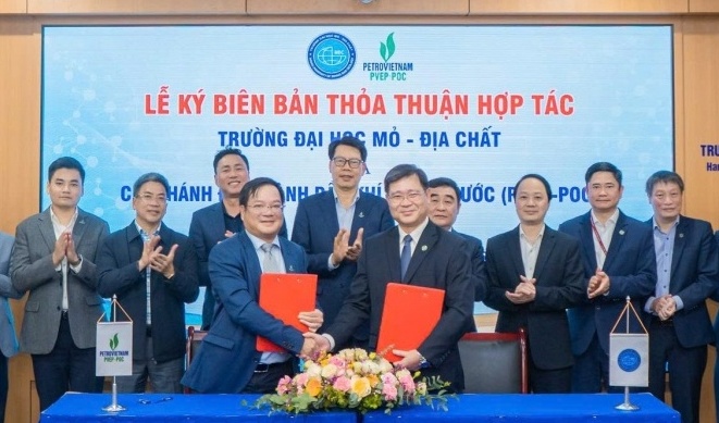 PVEP-POC và Trường Đại học Mỏ - Địa chất ký kết thỏa thuận hợp tác và trao tặng thiết bị dầu khí