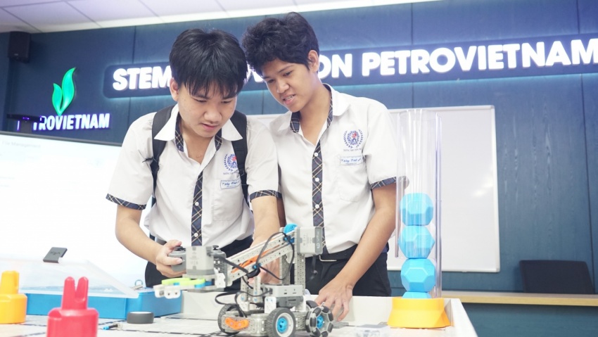 Ươm mầm tư duy khoa học và năng lực nghiên cứu cho học sinh ngay từ bậc phổ thông STEM Innovation Petrovietnam: Bệ phóng tư duy khoa học cho học sinh Trường THPT Thống Nhất A