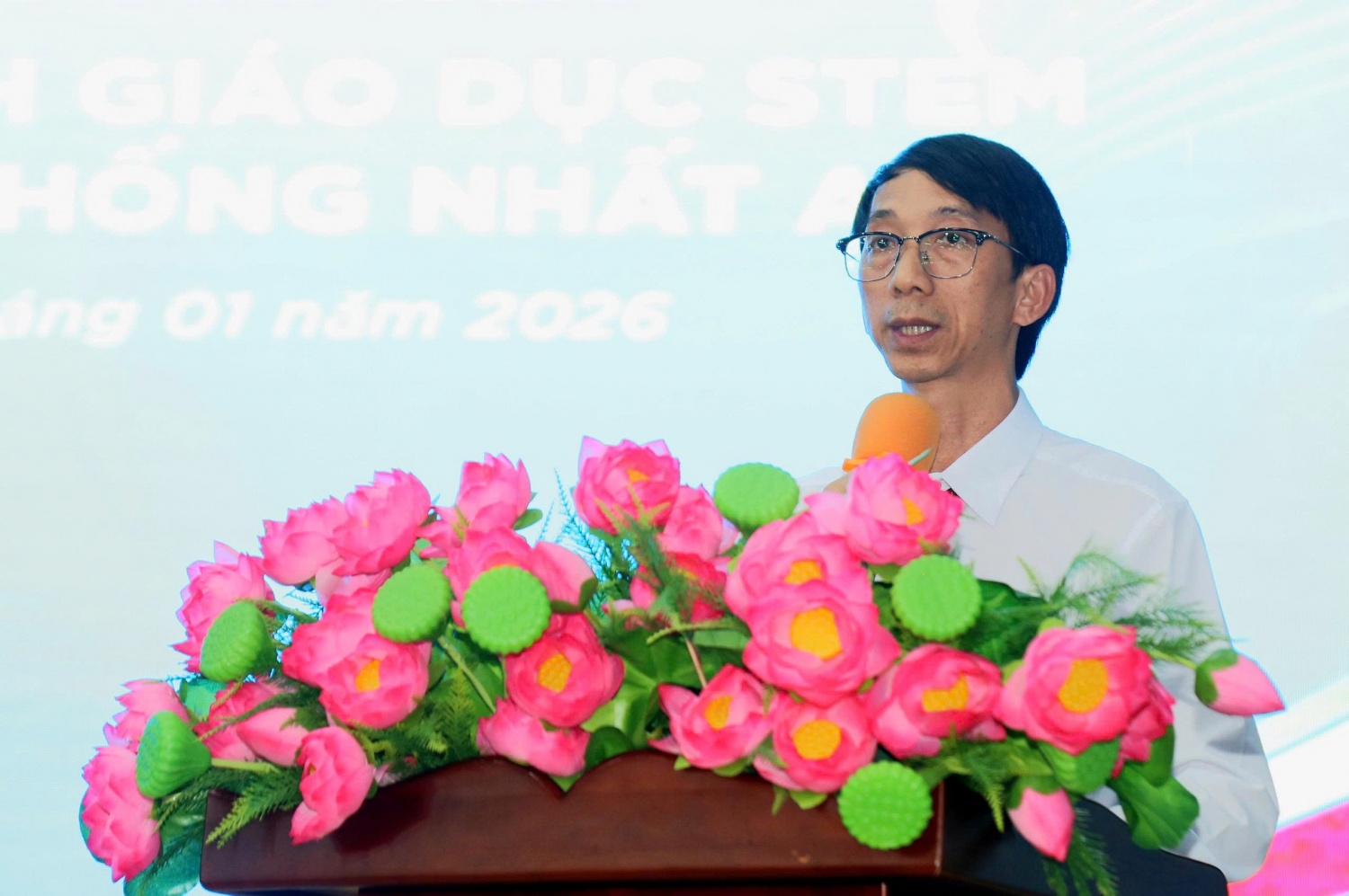 Ươm mầm tư duy khoa học và năng lực nghiên cứu cho học sinh ngay từ bậc phổ thông Ươm mầm tư duy khoa học và năng lực nghiên cứu cho học sinh ngay từ bậc phổ thông