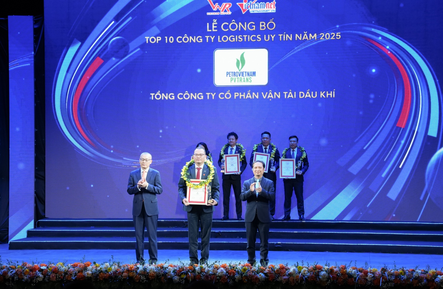 Petrovietnam khẳng định vị thế hàng đầu trong Top 500 Doanh nghiệp lớn nhất Việt Nam Petrovietnam khẳng định vị thế hàng đầu trong Top 500 Doanh nghiệp lớn nhất Việt Nam