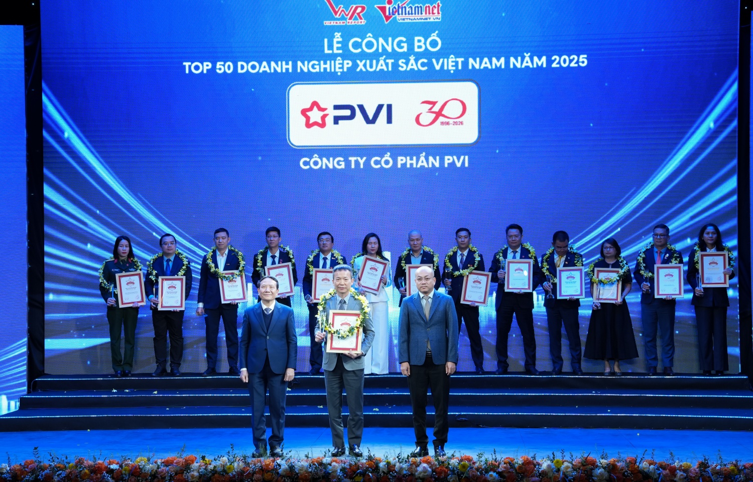 Petrovietnam khẳng định vị thế hàng đầu trong Top 500 Doanh nghiệp lớn nhất Việt Nam Petrovietnam khẳng định vị thế hàng đầu trong Top 500 Doanh nghiệp lớn nhất Việt Nam