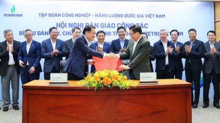 [VIDEO] Petrovietnam tổ chức bàn giao công tác Bí thư Đảng ủy, Chủ tịch HĐTV