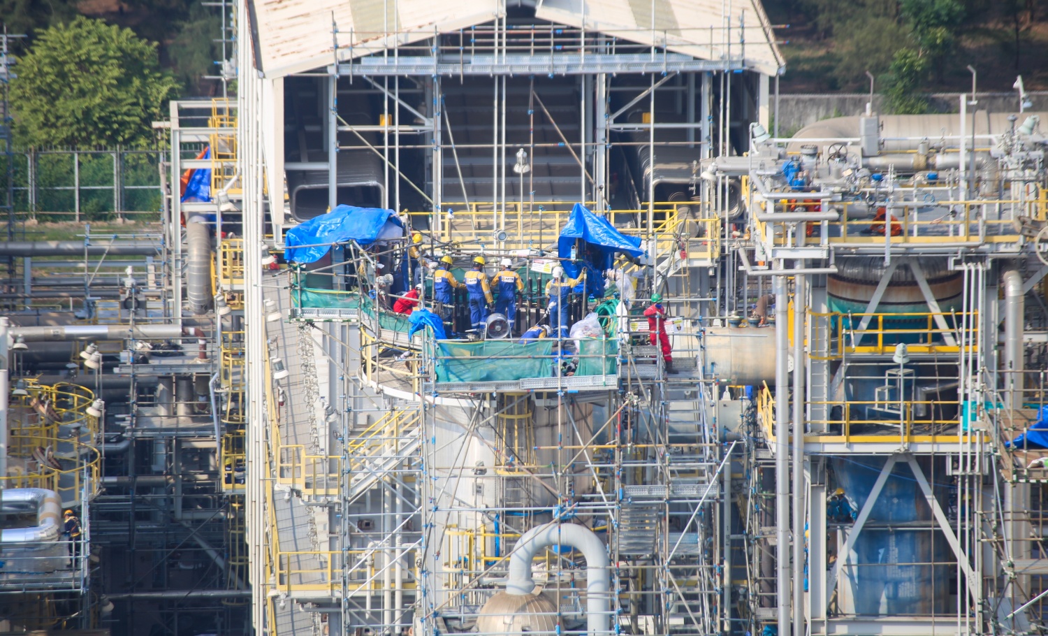 [Ch&ugrave;m ảnh] Những &ldquo;bước lắp gh&eacute;p quyết định&rdquo; trong đợt BDTT Nh&agrave; m&aacute;y Đạm Ph&uacute; Mỹ