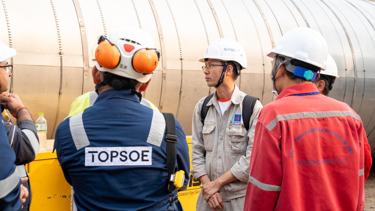 [Ch&ugrave;m ảnh] Những &ldquo;bước lắp gh&eacute;p quyết định&rdquo; trong đợt BDTT Nh&agrave; m&aacute;y Đạm Ph&uacute; Mỹ