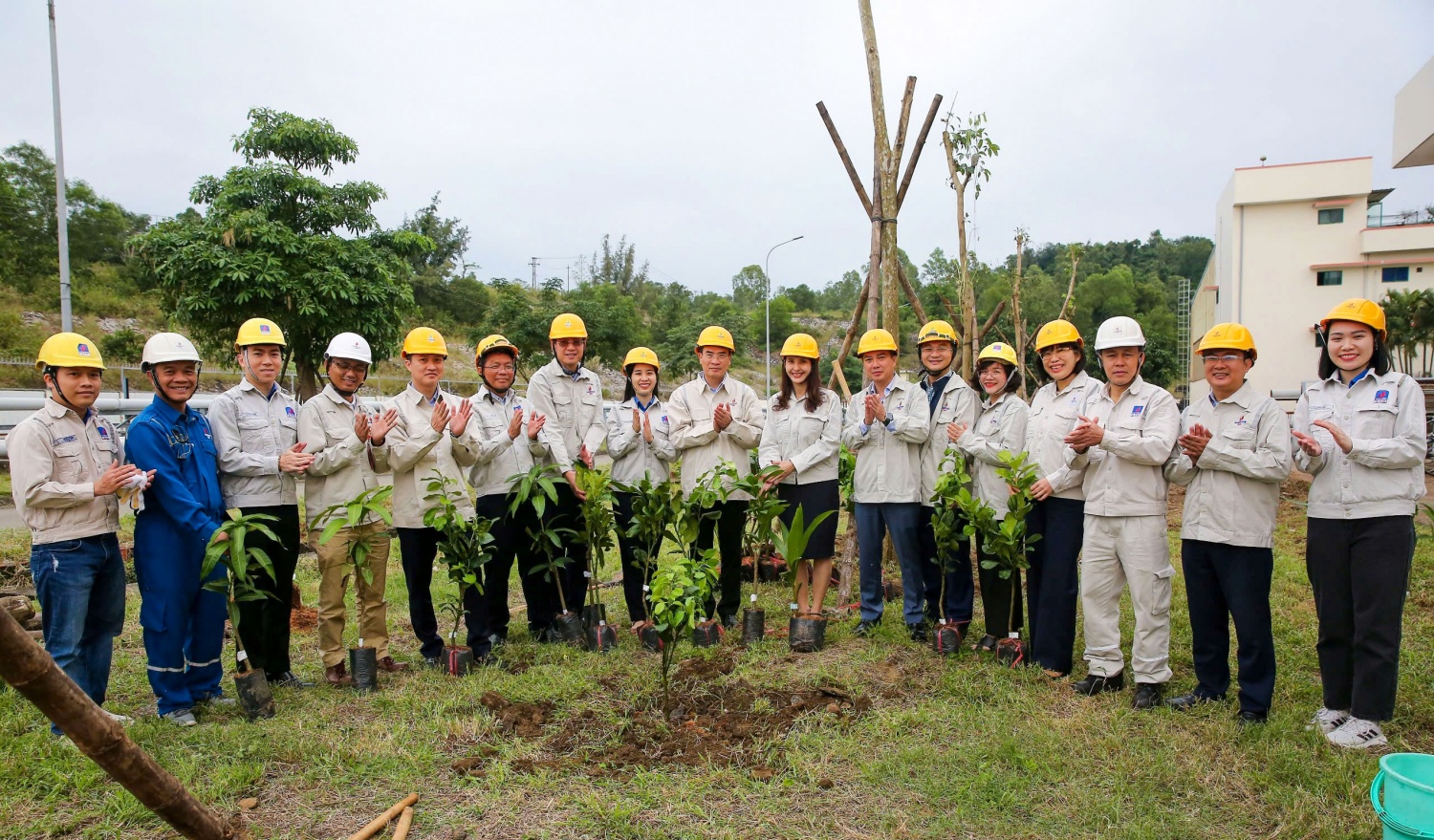 Đoàn Thanh niên BSR xung kích “xanh hóa” Nhà máy Lọc dầu Dung Quất