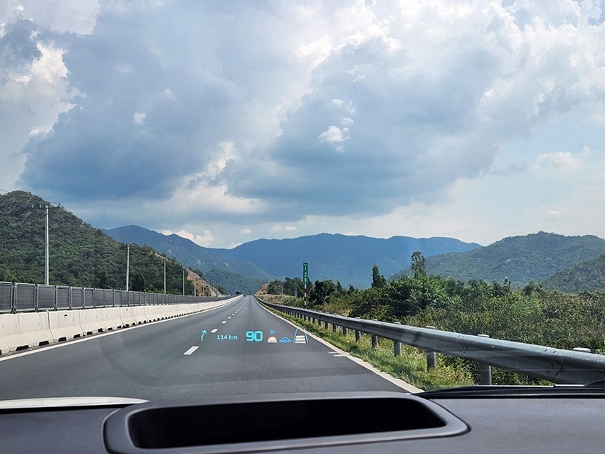 Chủ xe Gen Z nói về VF 7: Cảm giác lái vượt trội trong phân khúc, dịch vụ hậu mãi vượt xa nhiều hãng lớn trên thế giới