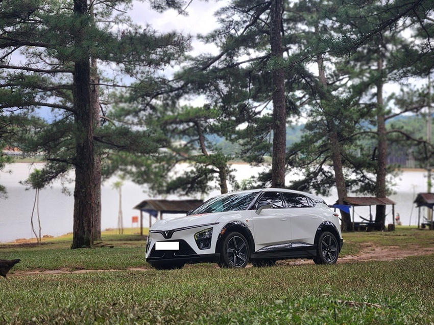 Chủ xe Gen Z nói về VF 7: Cảm giác lái vượt trội trong phân khúc, dịch vụ hậu mãi vượt xa nhiều hãng lớn trên thế giới