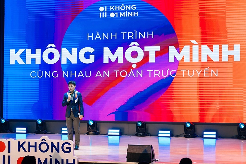 PVcomBank khép lại hành trình đồng hành cùng Chiến dịch “Không Một Mình - Cùng nhau an toàn trực tuyến” năm 2025