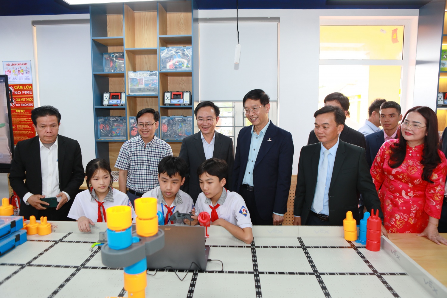 Đưa giáo dục STEM đến với học sinh “Vùng đất lửa” Quảng Trị