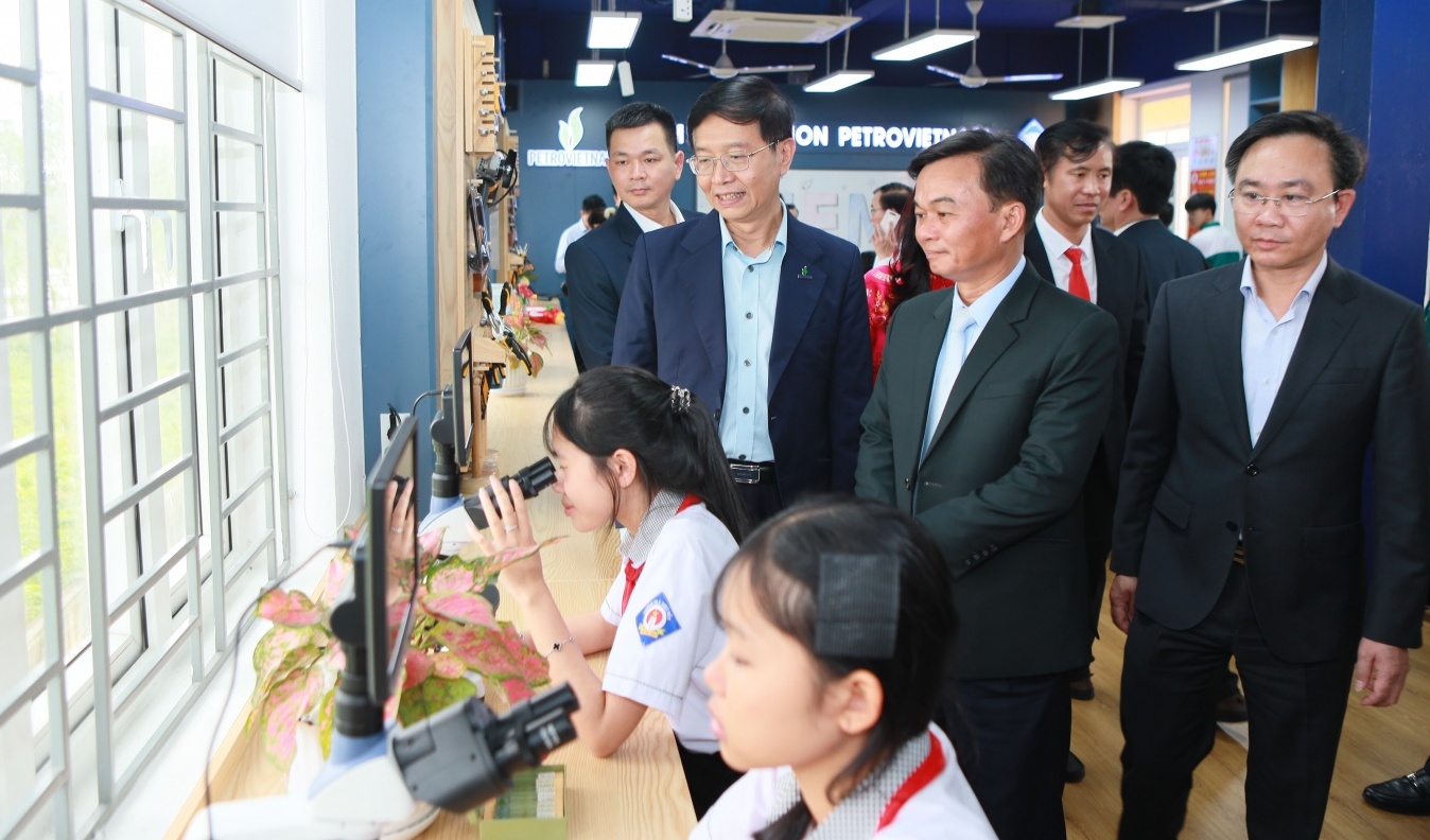 Đưa giáo dục STEM đến với học sinh “Vùng đất lửa” Quảng Trị