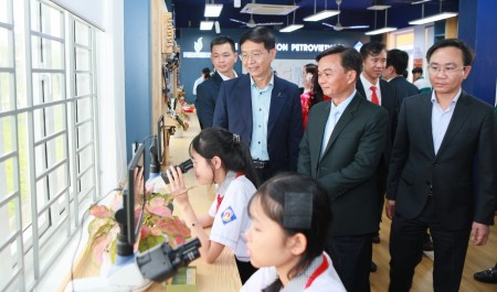 Đưa giáo dục STEM đến với học sinh “Vùng đất lửa” Quảng Trị