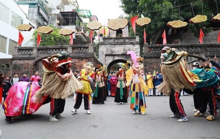 Lan tỏa nét đẹp văn hóa Tết truyền thống trong phố cổ Hà Nội