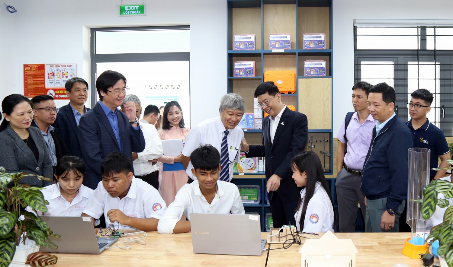 Khánh thành các phòng STEM Innovation Petrovietnam tại Khánh Hòa: Lan tỏa đổi mới sáng tạo từ giáo dục