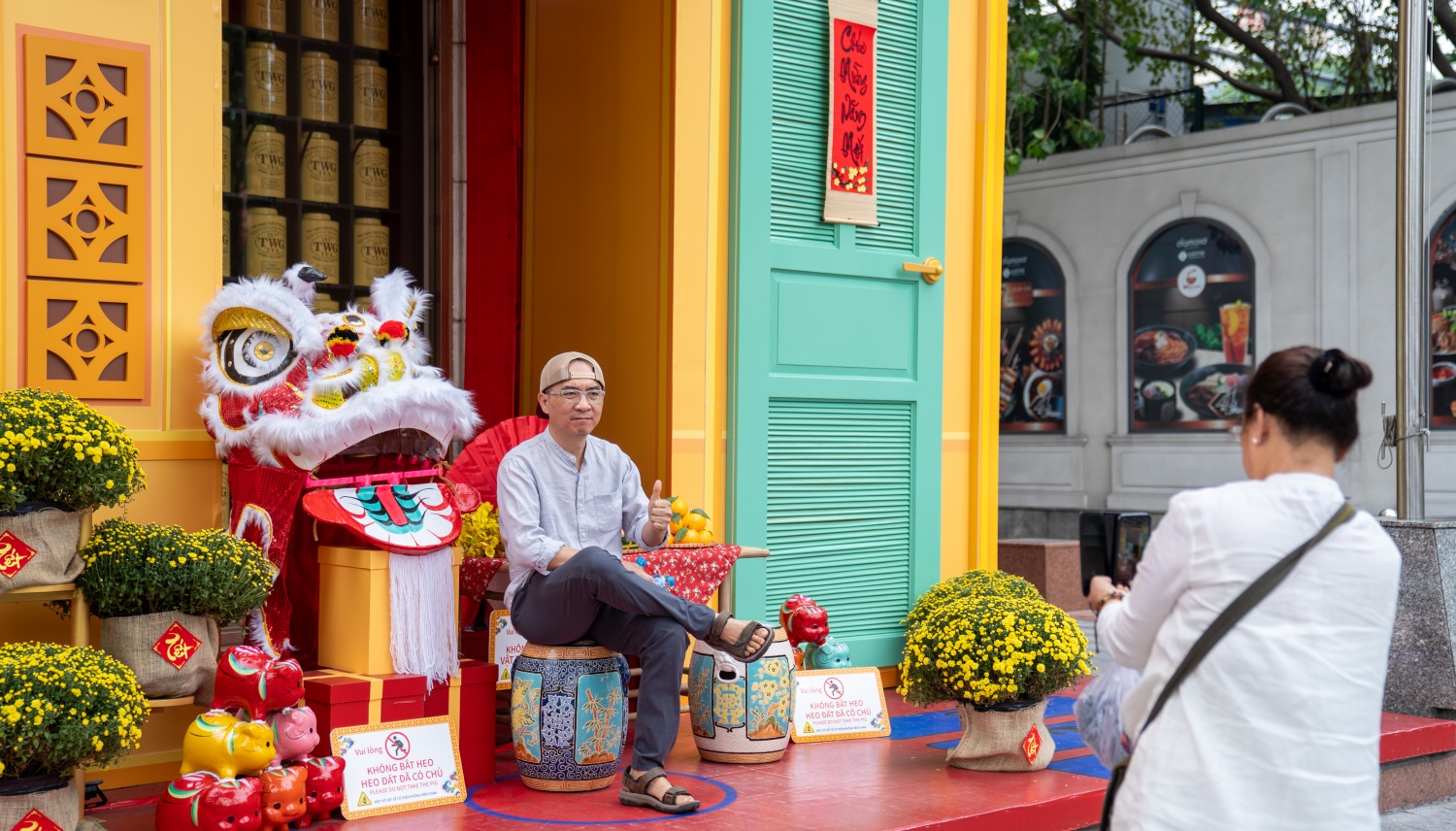 [Chùm ảnh] Trung tâm TP HCM rực rỡ sắc Xuân