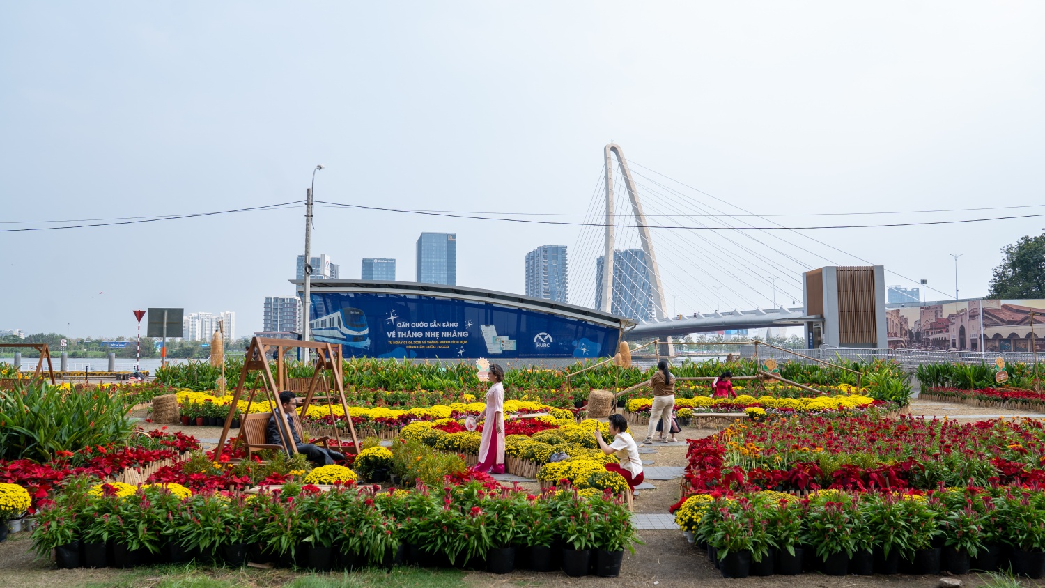 [Chùm ảnh] Trung tâm TP HCM rực rỡ sắc Xuân