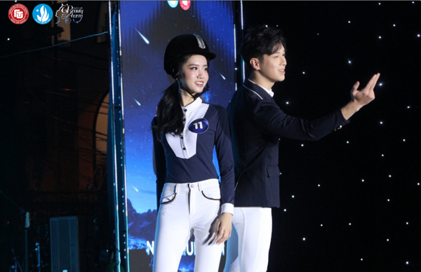 Thí sinh Phan Trâm Anh đăng quang Hoa khôi Duyên dáng Ngoại thương 2025