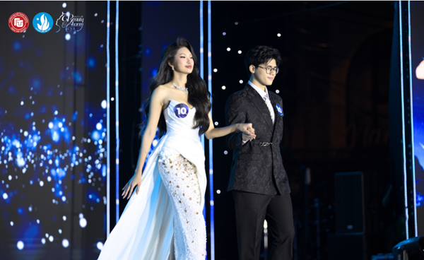 Thí sinh Phan Trâm Anh đăng quang Hoa khôi Duyên dáng Ngoại thương 2025