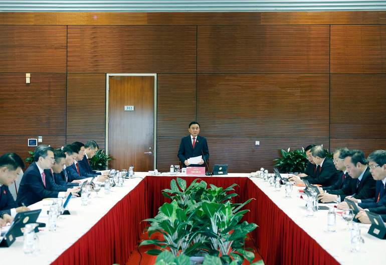 Phát huy cao độ trách nhiệm, trí tuệ và tâm huyết thảo luận Văn kiện, góp phần quan trọng vào thành công của Đại hội Phát huy cao độ trách nhiệm, trí tuệ và tâm huyết thảo luận Văn kiện, góp phần quan trọng vào thành công của Đại hội