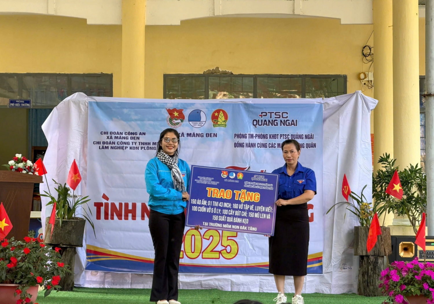 “Áo ấm mùa đông” - 10 năm bền bỉ trên hành trình thiện nguyện của PTSC Quảng Ngãi