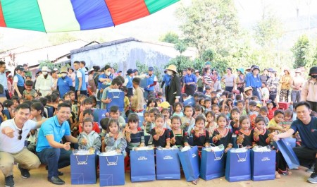 “Áo ấm mùa đông” - 10 năm bền bỉ trên hành trình thiện nguyện của PTSC Quảng Ngãi