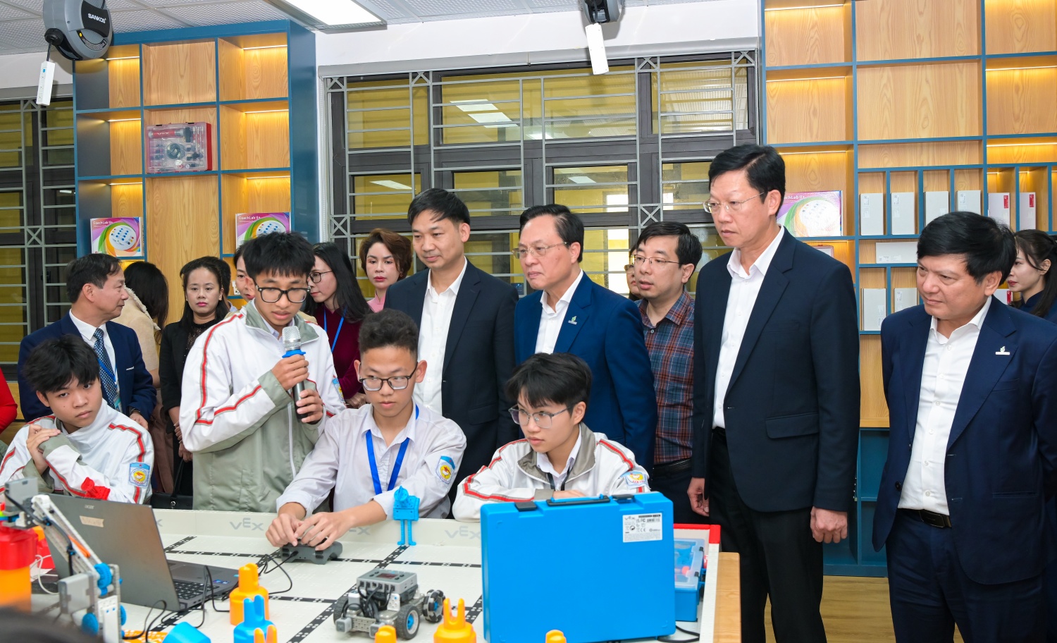 Petrovietnam đồng hành cùng giáo dục tỉnh Quảng Ninh, từ phòng STEM đến phát triển nguồn nhân lực