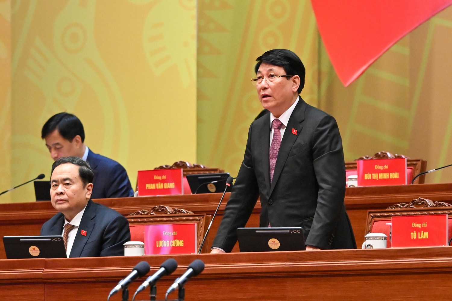 Chùm ảnh: Phiên thảo luận tại hội trường về các Văn kiện Đại hội XIV của Đảng sáng 21/1